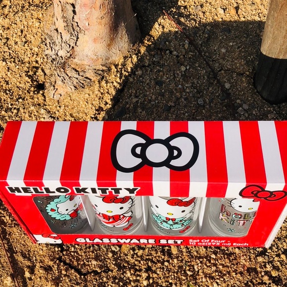 Adorable HELLO KITTY Cups (4 glasses that are 10 ounce size each) - Picture 4 of 4